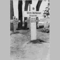 070-0087 Karwernicken, Heldengrab Wilhelm Skrimmer, gefallen am 19.09.1944 bei Raseien Litauen.jpg